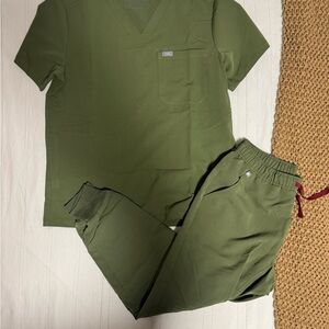 Figs Men’s Dark Olive Chisec & Tansen